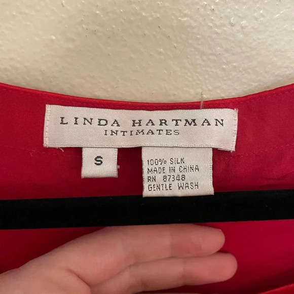 Linda Hartman Intimates 100% Silk Tank Size Small Red Lightweight V Neck - Picture 5 of 5